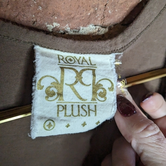 Royal Plush‎ Small Brown Tank Top w/ Gold Graphic - Picture 3 of 7